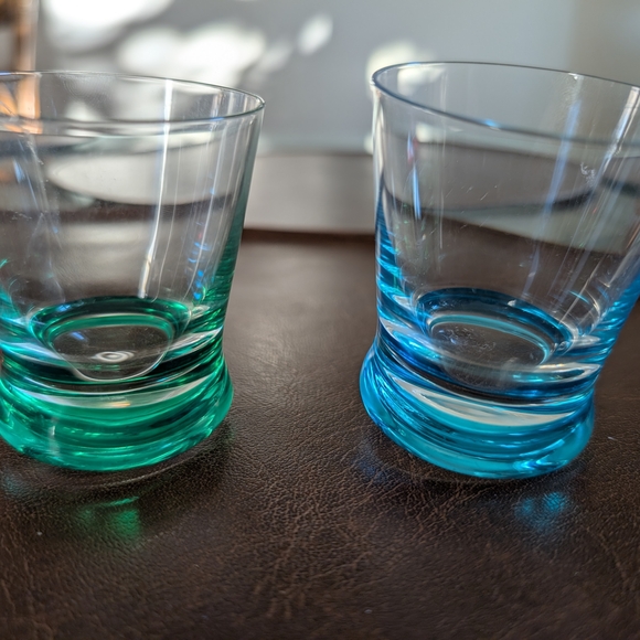 Fun Roly Poly Shot Glasses - Picture 4 of 7